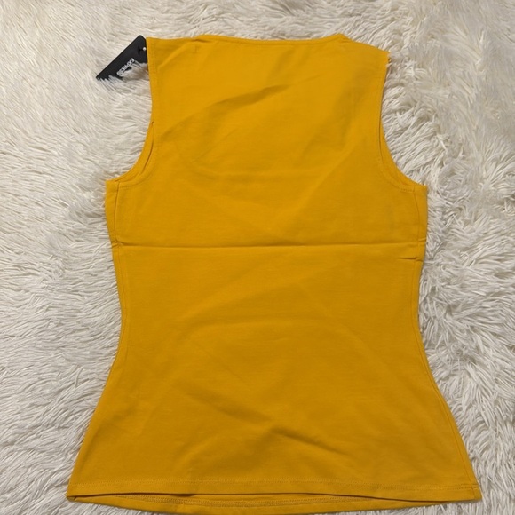 Express Yellow Sleeveless Women's Top - Picture 4 of 4